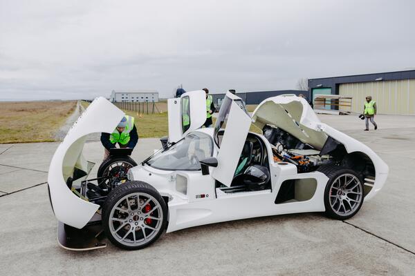 elektrisches Forschungsfahrzeug Ultima RSe 