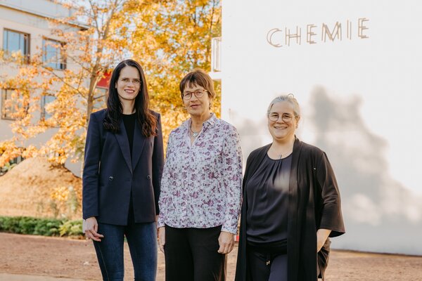 Prof. Hana Bunzen, Prof. Franziska Scheffler, Dr. Alexandra Lieb (von links nach rechts) vom Institut für Chemie der Uni Magdeburg